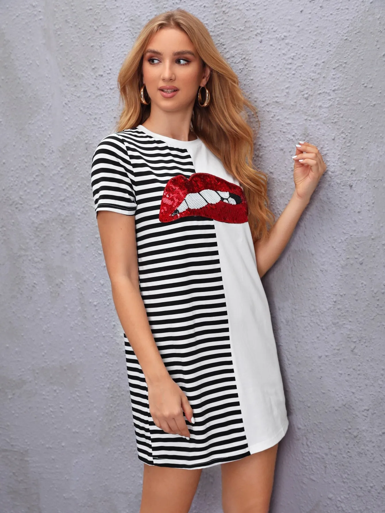 Figure Contrast Sequin Short Sleeve Round Neck Straight Natural Short Dress
