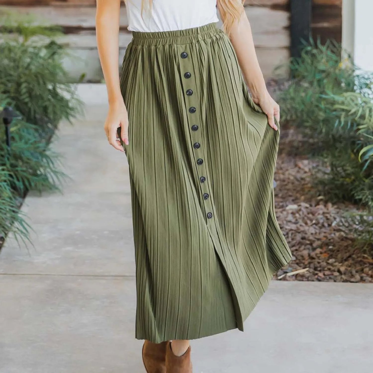 Lmdudan 2025 Womens Elegant Long Pleated Skirts Trendy Button Flowy Bohemian Skirt Elastic High Waisted Work Office Skirts
