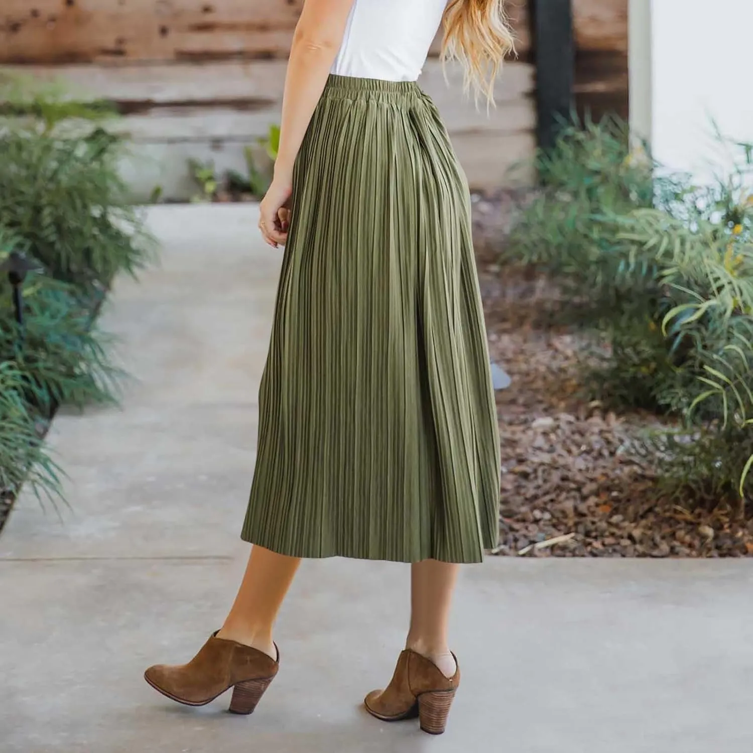 Lmdudan 2025 Womens Elegant Long Pleated Skirts Trendy Button Flowy Bohemian Skirt Elastic High Waisted Work Office Skirts