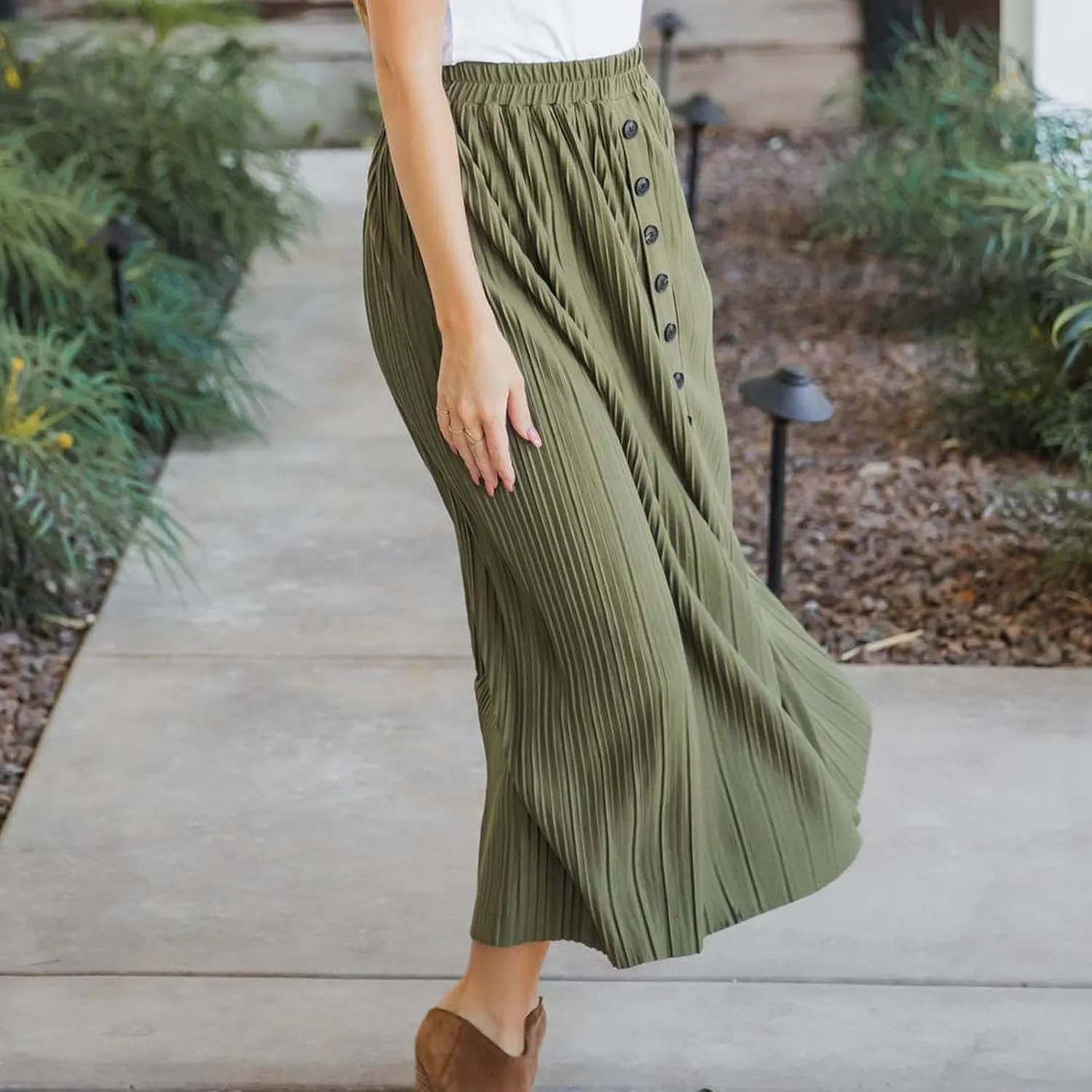 Lmdudan 2025 Womens Elegant Long Pleated Skirts Trendy Button Flowy Bohemian Skirt Elastic High Waisted Work Office Skirts