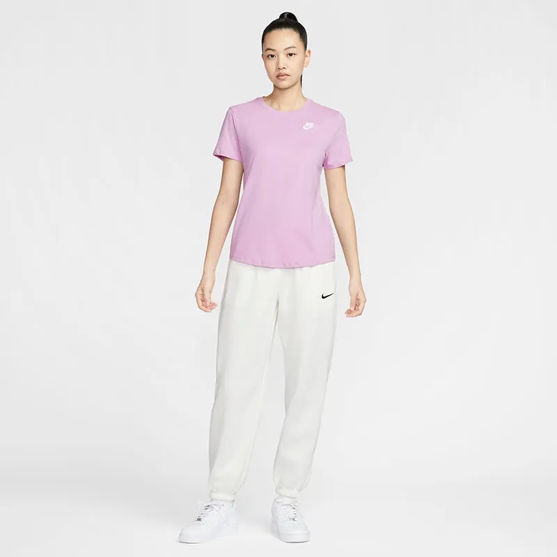Nike Women's Sportswear Club Essentials T-Shirt