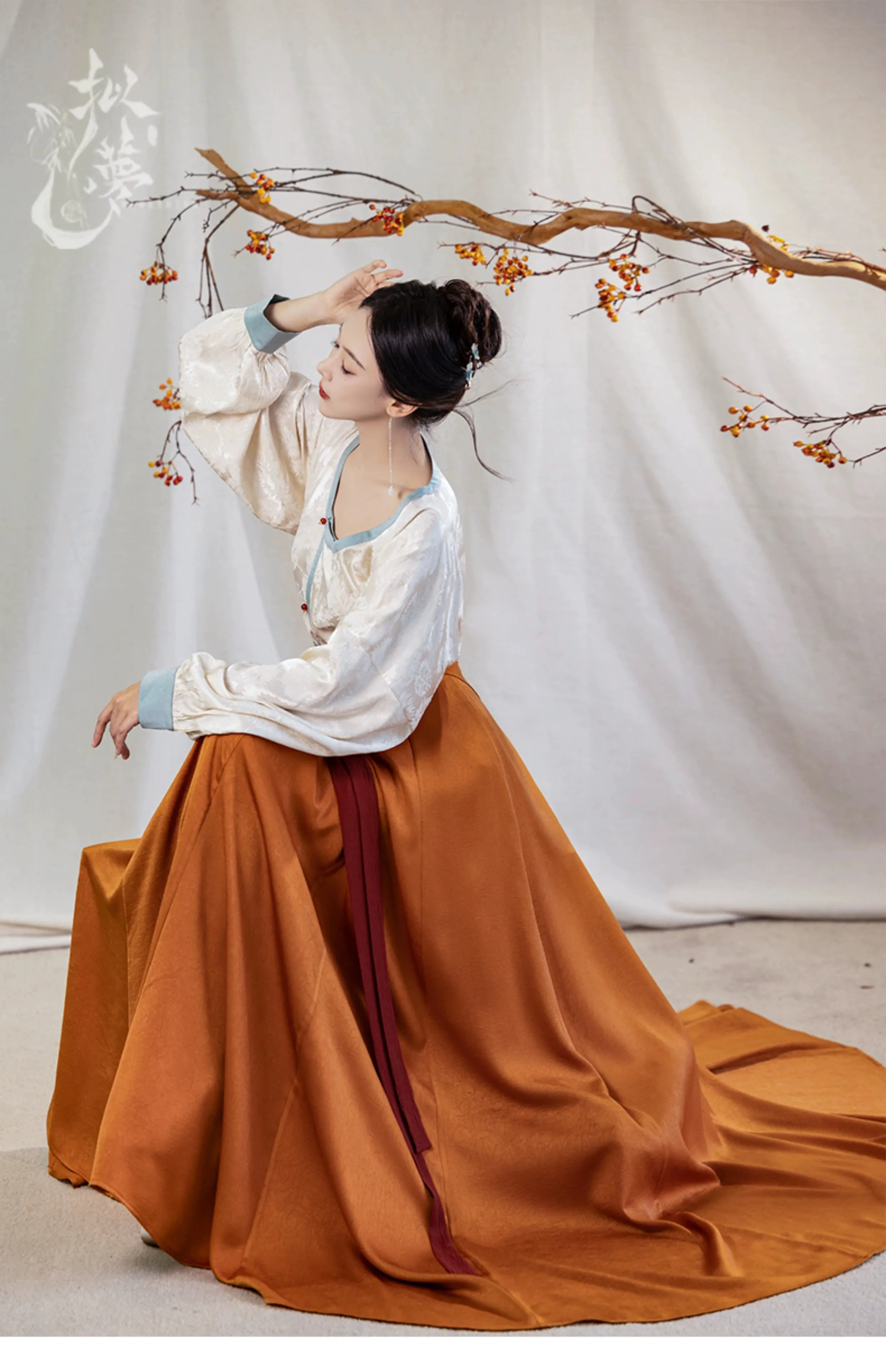 the Tang style is breathable, the silk neck, the round neck shirt, the ten broken skirts, the summer