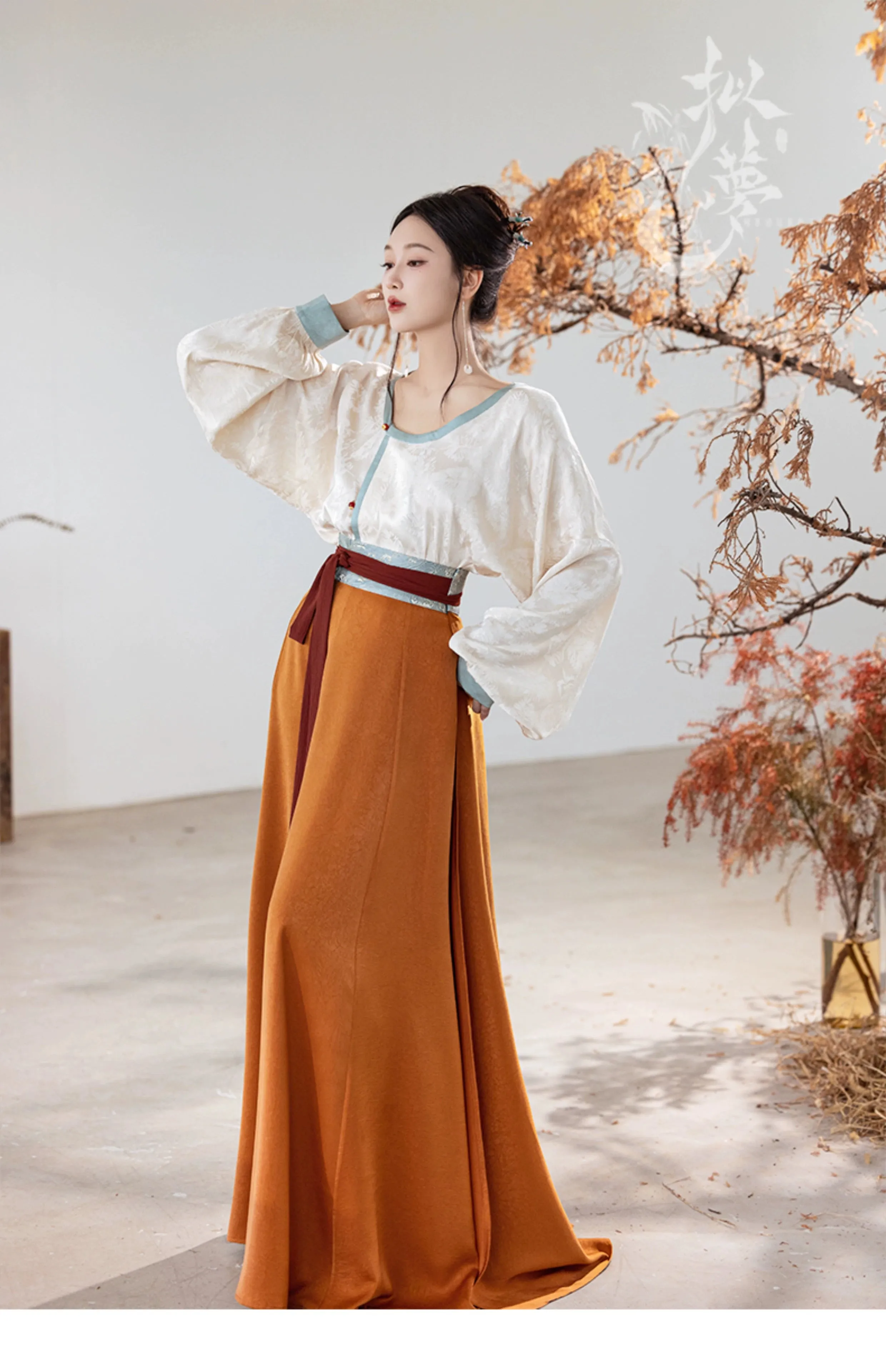 the Tang style is breathable, the silk neck, the round neck shirt, the ten broken skirts, the summer