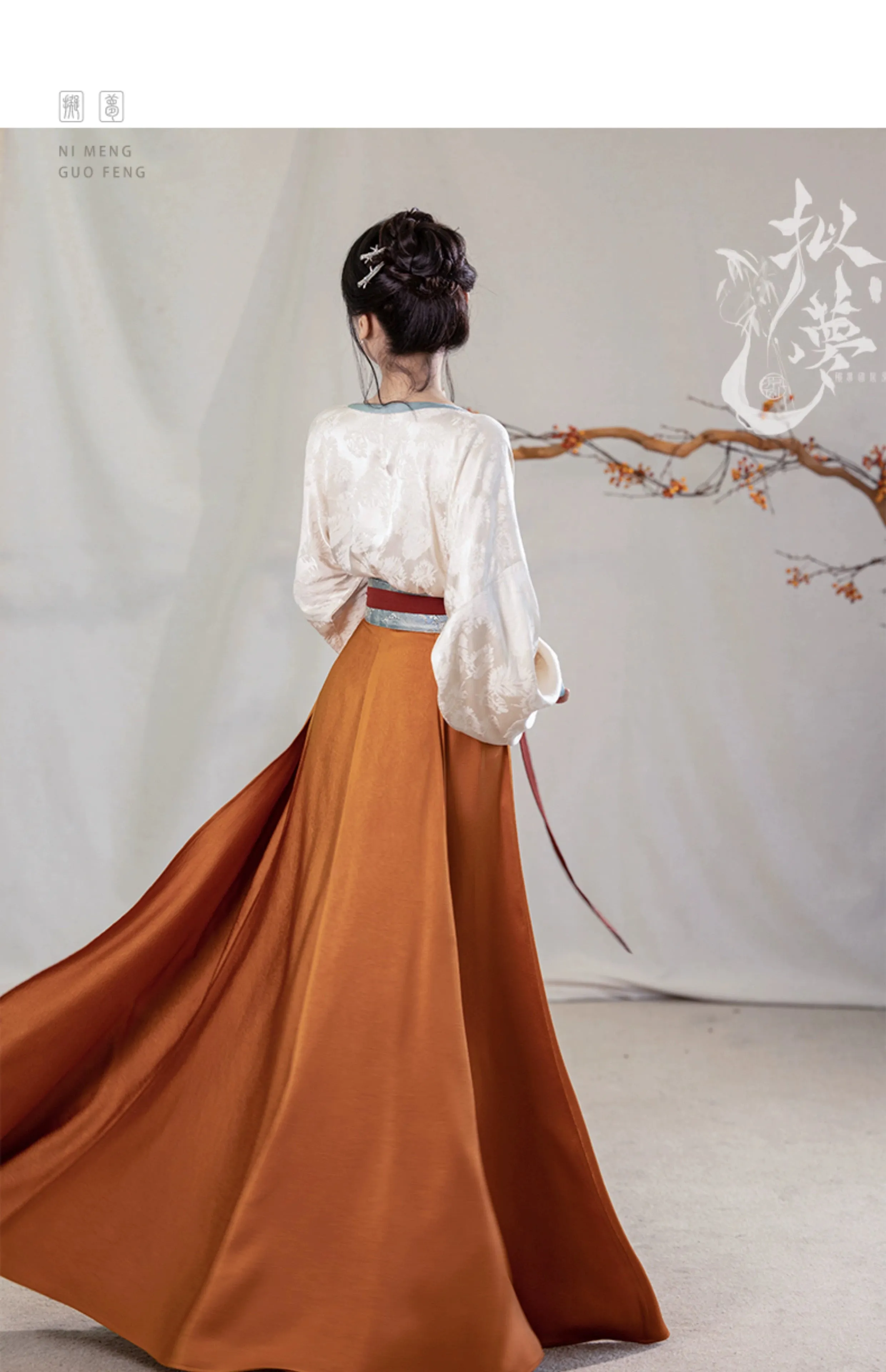 the Tang style is breathable, the silk neck, the round neck shirt, the ten broken skirts, the summer